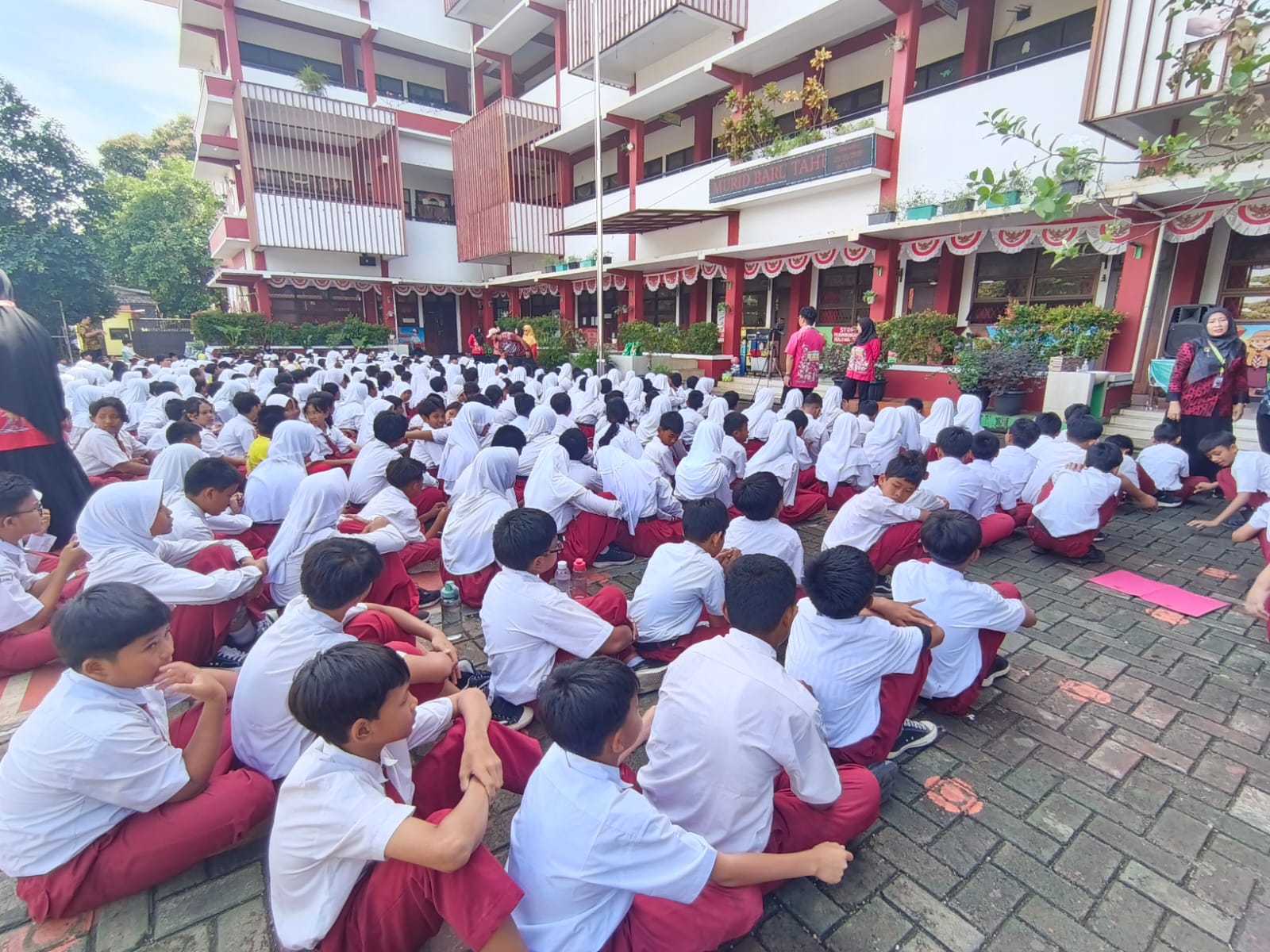 Wisata LiterAsyik Ke SDN Pondok Ranggon 03